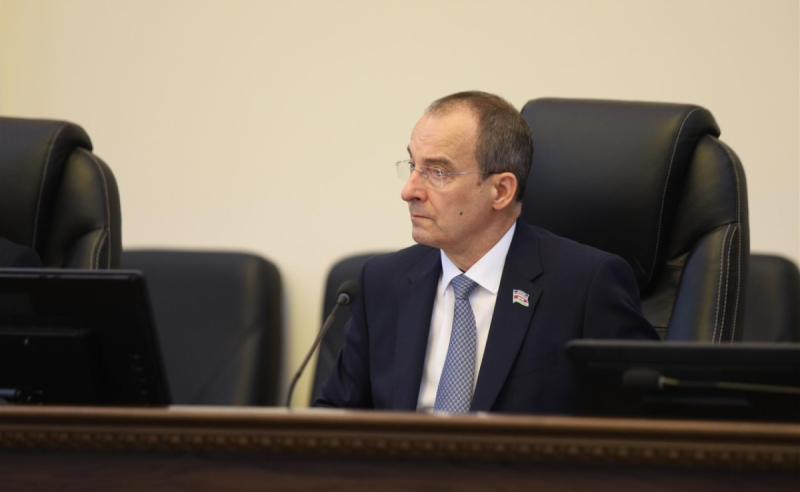 КРАСНОДАР. Сессия прекратила полномочия депутата ЗСК Валерия Горюханова