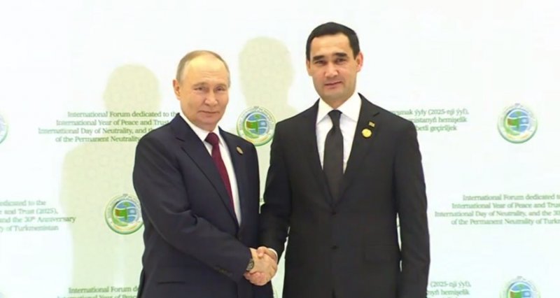 Путин провел встречу с президентом Туркменистана