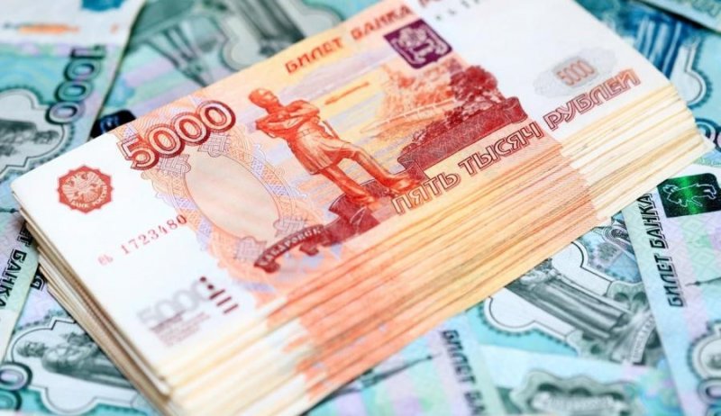 Разрыв в зарплатах в России сократился до рекордного минимума — 12,7 раза