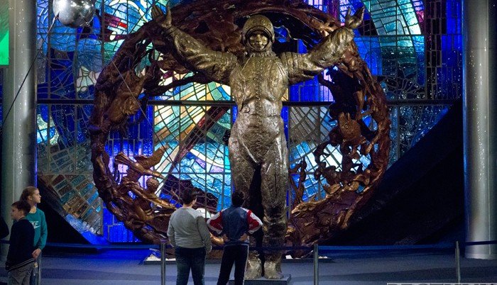 Российские космонавты вернулись на Землю