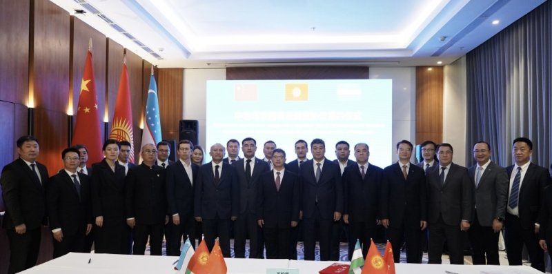 Узбекистан инвестирует в строительство железной дороги в Китай