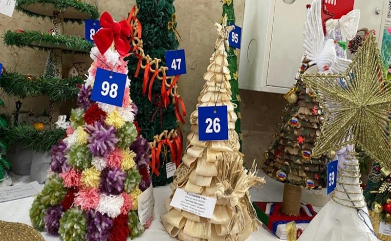 АДЫГЕЯ. Свыше 500 работ представили участники на городской конкурс «Арт-елка» в Майкопе