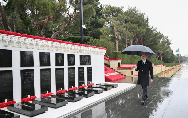 АЗЕРБАЙДЖАН. Ильхам Алиев почтил память жертв 20 января