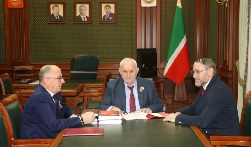 ЧЕЧНЯ. Шаид Жамалдаев встретился с председателем Общественной палаты ЧР Исмаилом Денильхановым и членом Общественной палаты РФ Исой Сардаловым
