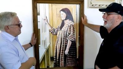 ЧЕЧНЯ. Вручение портрета младшей дочери абрека Зелимхана Энисат