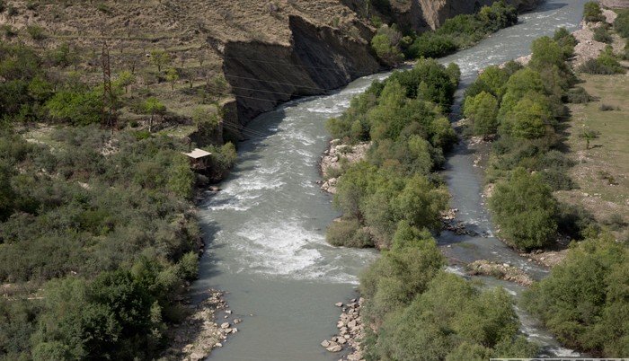 Дамбу для укрепления берега реки Самур построили в Дагестане