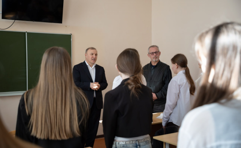 АДЫГЕЯ. Мурат Кумпилов поручил подготовить проект реконструкции Адыгейского педагогического колледжа им. Х. Андрухаева