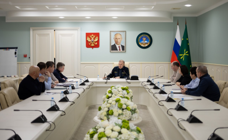 АДЫГЕЯ. Мурат Кумпилов: Ситуация в Новой Адыгее объединила нас и показала, что в республике живет много отзывчивых граждан, готовых протянуть руку помощи