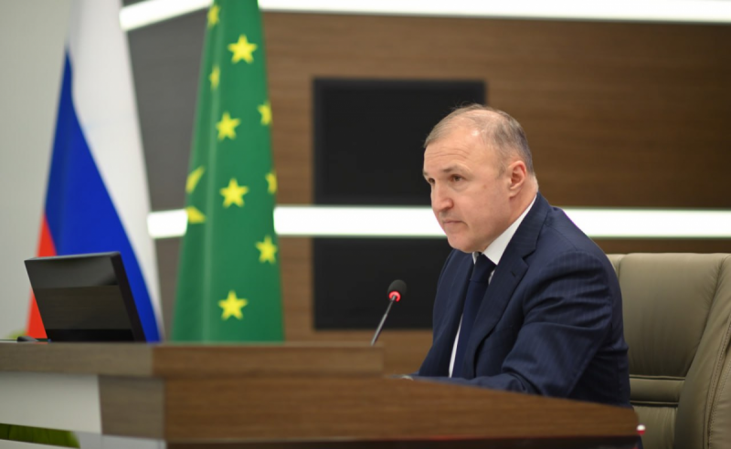 АДЫГЕЯ. Поддержка участников СВО, детей-сирот и расселение аварийного жилья: Мурат Кумпилов обсудил реализацию нацпроектов, госпрограмм и партийных инициатив «ЕР» в Адыгее