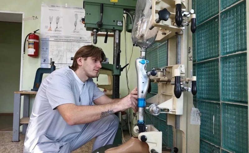 АСТРАХАНЬ. Пострадавших на СВО жителей Астраханской области обеспечивают современными протезами бесплатно