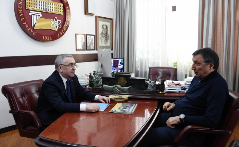 ДАГЕСТАН. Первый зампредседателя Народного Собрания Юрий Левицкий обсудил с ректором ДГУ Муртазали Рабадановым улучшение жилищных условий семейных студентов