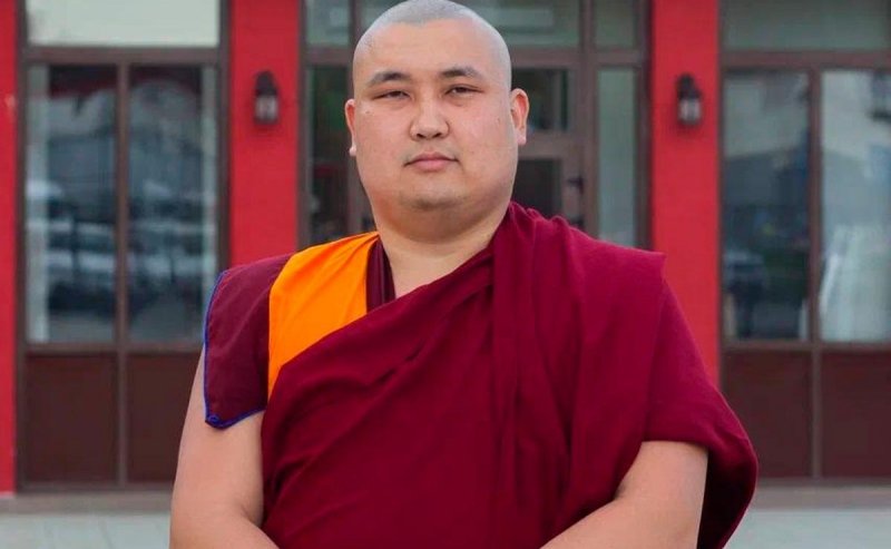 КАЛМЫКИЯ. Глава Калмыкии поздравил председателя Центрального духовного управления буддистов Геше Йонтен с вхождением в Совет при президенте РФ