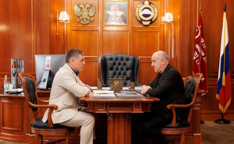 КЧР. Глава КЧР Рашид Темрезов обсудил с гендиректором ООО СК «Семья» Русланом Воруковым ход строительства круглогодичного горного отеля «Аманауз» в поселке Домбай