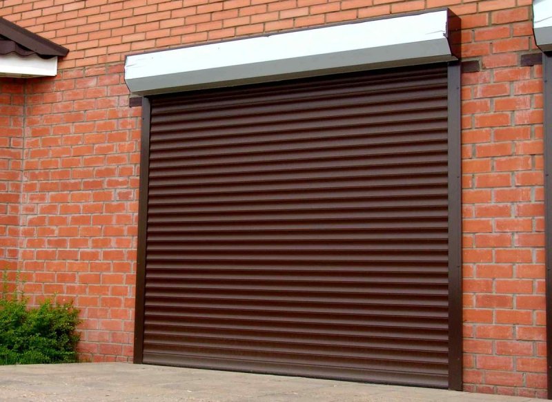 Роллетные ворота: плюсы, минусы и особенности монтажа