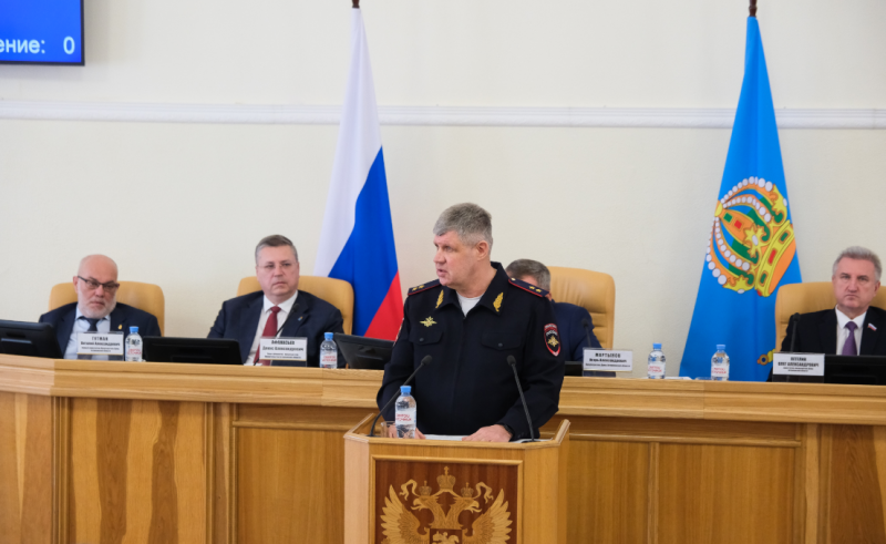 АСТРАХАНЬ. Дума Астраханской области на заседании под председательством Игоря Мартынова заслушала отчет о деятельности полиции за 2025 год