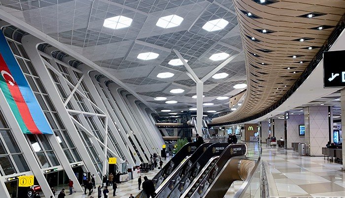 АЗЕРБАЙДЖАН. Аэропорт в Баку принял рейсы в Дубай из Казани и Москвы