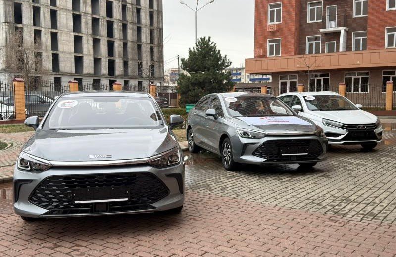 ЧЕЧНЯ. Ключи от свободы: ветераны-инвалиды СВО из Чечни получили спецавто от фонда «Защитники Отечества»