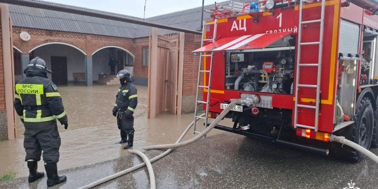 ЧЕЧНЯ.  Масштабная операция в Чечне: спасатели эвакуировали более тысячи человек и откачали воду из 557 домов