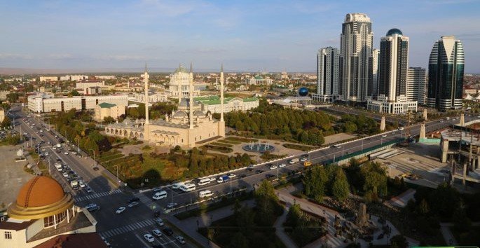 ЧЕЧНЯ. «Музыка дерева» в Мемориале Славы: росгвардейцы Чечни прикоснулись к искусству в честь Дня Конституции республики