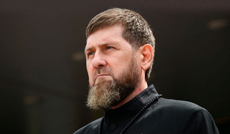 ЧЕЧНЯ.Рамзан Кадыров поздравил чеченцев с 23-й годовщиной принятия Конституции республики