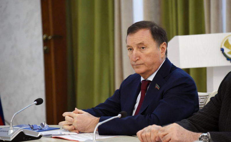ДАГЕСТАН. Спикер Народного Собрания Заур Аскендеров принял участие в заседании президиума дагестанского отделения «Единой России»