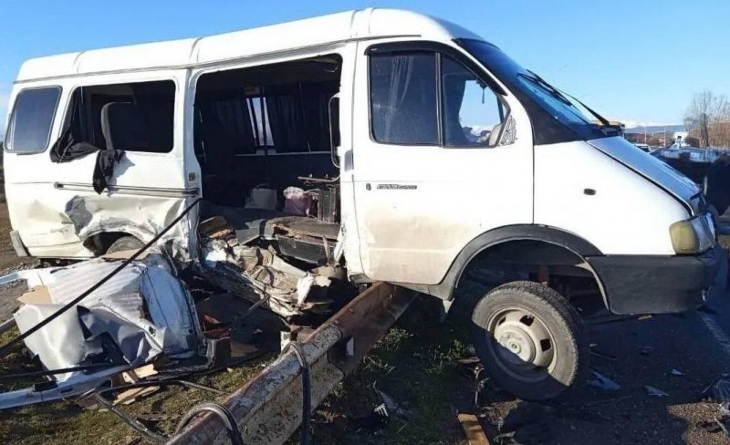 КБР. Смертельная маршрутка в КБР: «Газель» с рабочими разбилась на трассе, один погиб, двое в больнице
