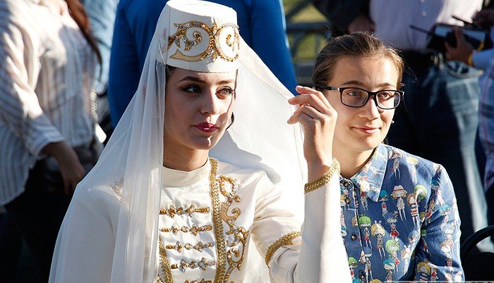 Мамисон готовит праздничную программу для женщин