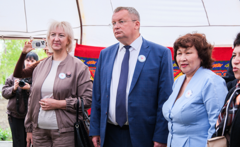 АСТРАХАНЬ. «Сила России — в сплоченности граждан»: Председатель Думы Астраханской области Игорь Мартынов поприветствовал участников фестиваля народных традиций «Карусель дружбы» в Камызякском районе