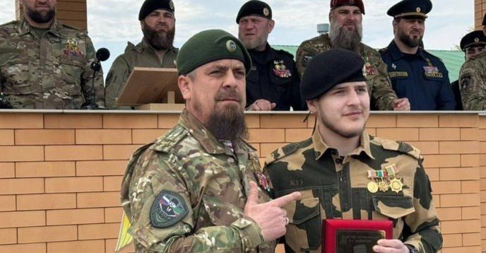 ЧЕЧНЯ.  Герои «Севера»: трое бойцов получили высшую награду Чечни