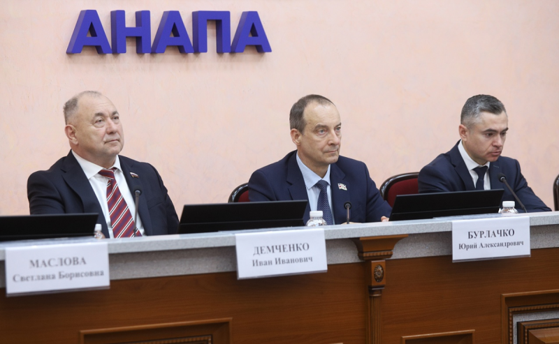 КРАСНОДАР. На сессии Совета Анапы заслушали отчет главы города-курорта