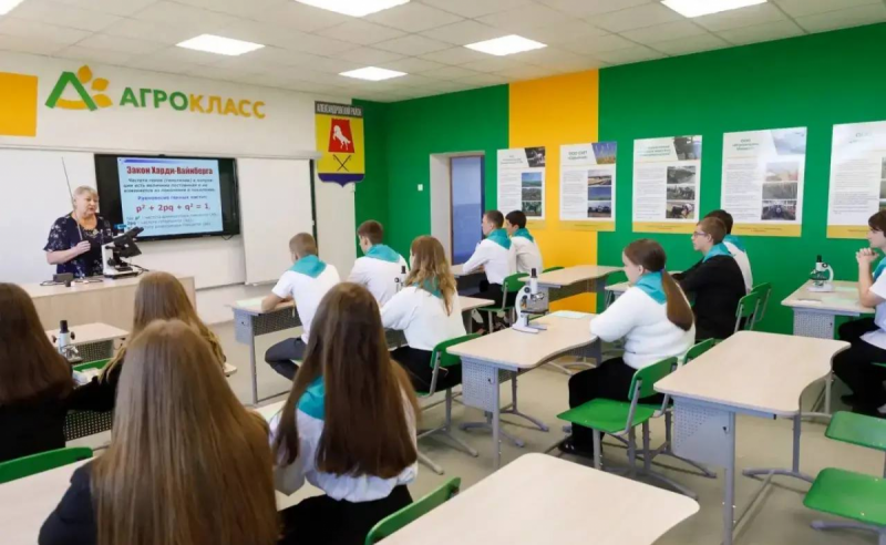 СТАВРОПОЛЬЕ. Губернатор Ставрополья Владимир Владимиров объявил об открытии обновленной школы №2 в селе Александровском с профильными классами