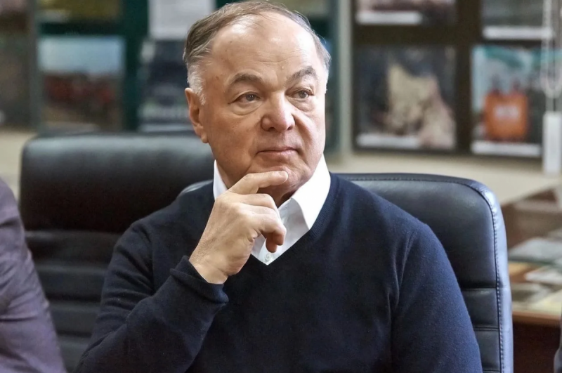АДЫГЕЯ. «Его имя связано с добром и заботой о родной земле»: Глава Адыгеи Мурат Кумпилов поздравил экс-президента республики и мецената Хазрета Совмена с днем рождения