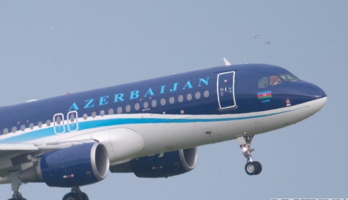AZAL восстановил летние рейсы из Гянджи в Санкт-Петербург