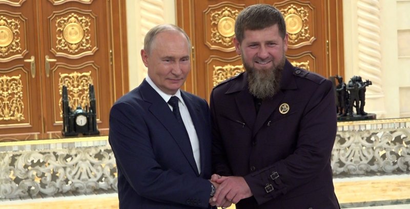 ЧЕЧНЯ. Кадыров поздравил Путина с 26-й годовщиной вступления в должность Президента РФ