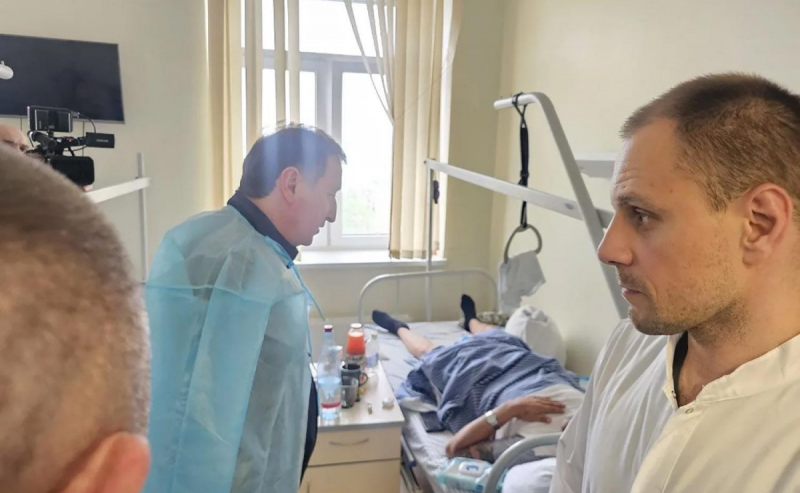 ДАГЕСТАН. Не по долгу службы, а по зову сердца: спикер Народного Собрания Дагестана Заур Аскендеров посетил военный госпиталь в Ростове-на-Дону и встретился с участниками СВО