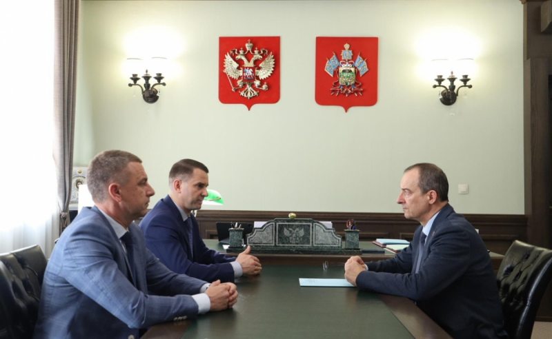 КРАСНОДАР. Юрий Бурлачко провел встречу с председателем комитета Госдумы РФ по труду, социальной политике и делам ветеранов Ярославом Ниловым