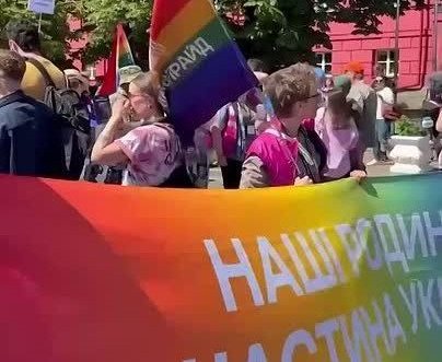 В Киеве прошли марши извращенцев.