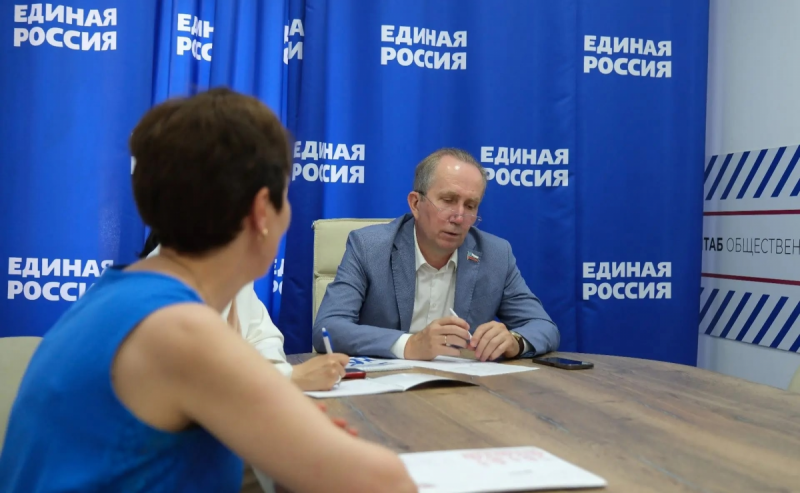 АСТРАХАНЬ. «Будем детально разбираться в ситуации»: спикер Гордумы Астрахани Игорь Седов взял на контроль обращения граждан, поступившие в ходе личного приема