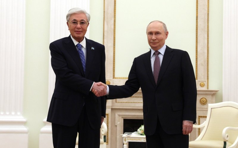 Президент Казахстана поздравил российского лидера с Днем России