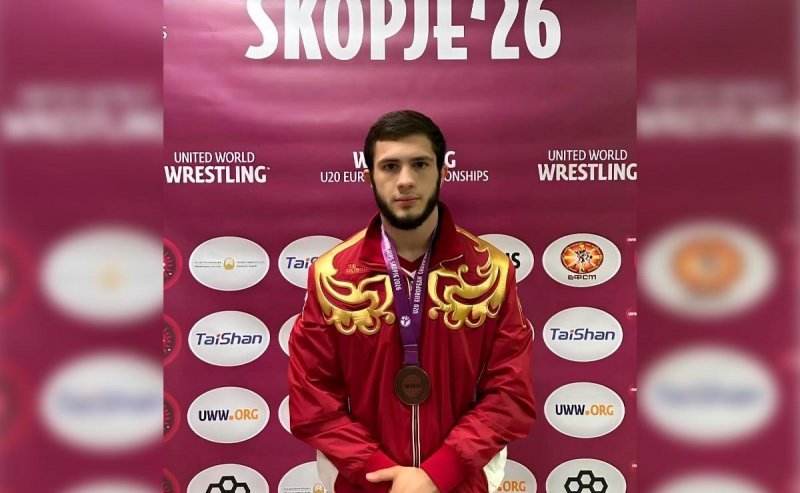 АДЫГЕЯ. Глава Адыгеи Мурат Кумпилов поздравил спортсмена Амира Совмиза с бронзой первенства Европы по греко-римской борьбе среди юниоров