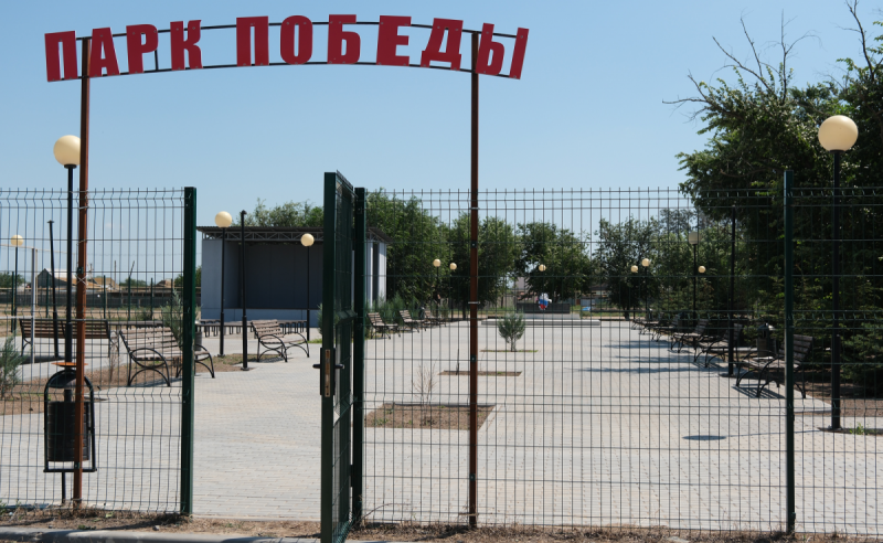АСТРАХАНЬ. «Это не просто зона отдыха, а знаковое место для всего района»: Председатель Думы Астраханской области Игорь Мартынов оценил ход благоустройства Парка Победы в селе Лебяжье