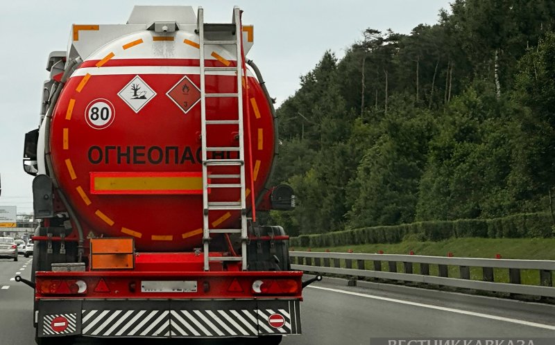 В Дагестане бензин на АЗС подешевел на 25%