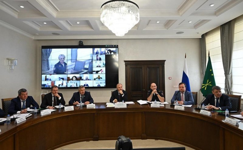 АДЫГЕЯ. Глава Адыгеи Мурат Кумпилов провел заседание республиканской антинаркотической комиссии