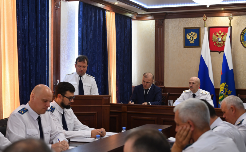 АДЫГЕЯ. «Стабильность дает крепкую основу для уверенного продвижения вперед»: Мурат Кумпилов принял участие в заседании коллегии прокуратуры Адыгеи