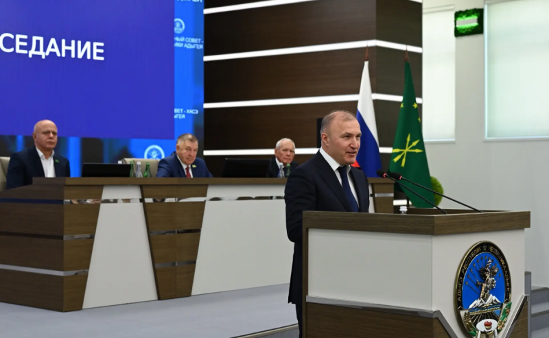 АДЫГЕЯ. «За пять лет парламент Адыгеи принял около 600 законов»: Мурат Кумпилов поблагодарил депутатов Государственного Совета – Хасэ седьмого созыва за работу на благо региона