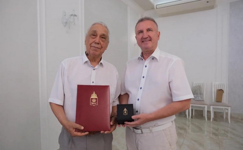 АСТРАХАНЬ. Депутаты Думы Астраханской области поздравили с 80-летием стоявшего у истоков регионального парламентаризма Валентина Петракова