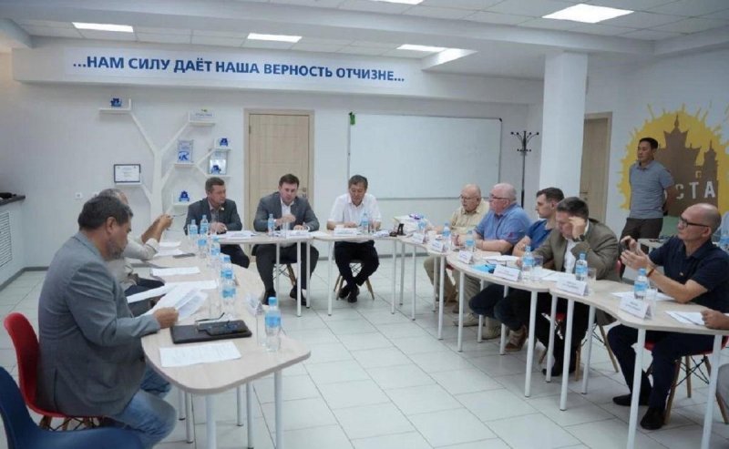 КАЛМЫКИЯ. Политика без скандалов и взгляд на Восток: председатель Народного Хурала Артем Михайлов обсудил будущее Калмыкии с политологами