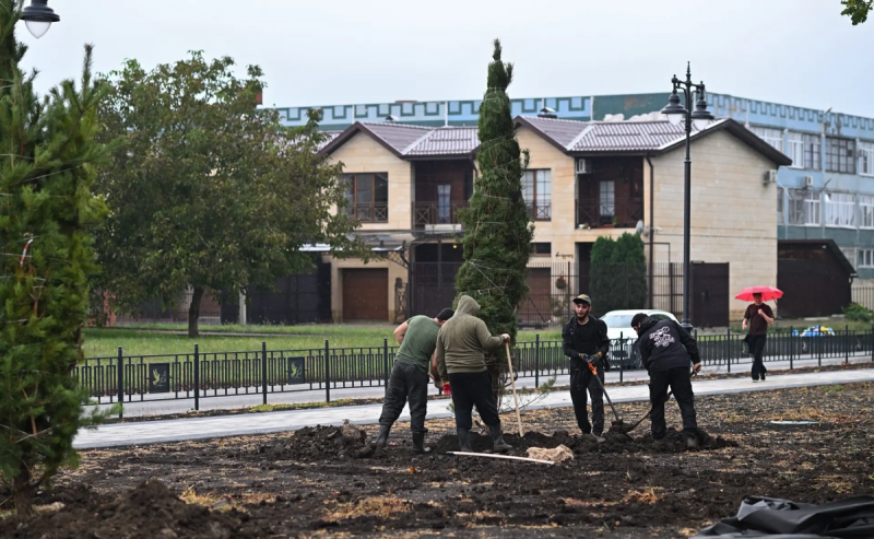 АДЫГЕЯ. По поручению Мурата Кумпилова: Возле Свято-Успенского собора в Майкопе высадят 274 дерева и более 9 тысяч кустарников