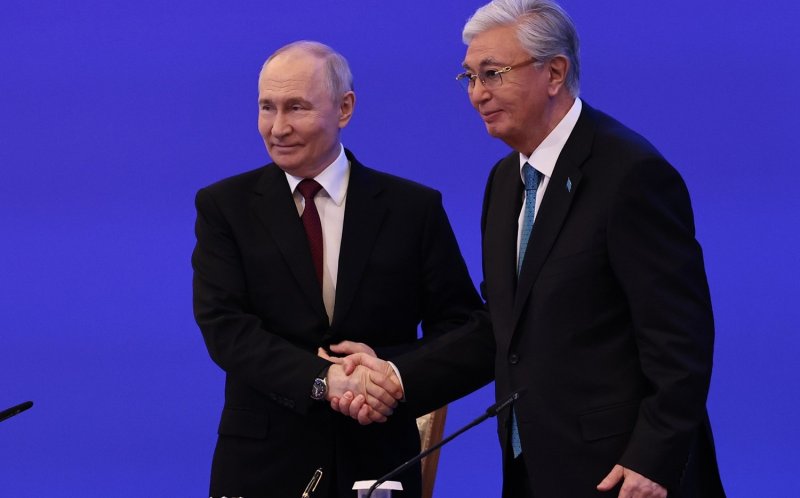Путин и Токаев провели переговоры в Бишкеке