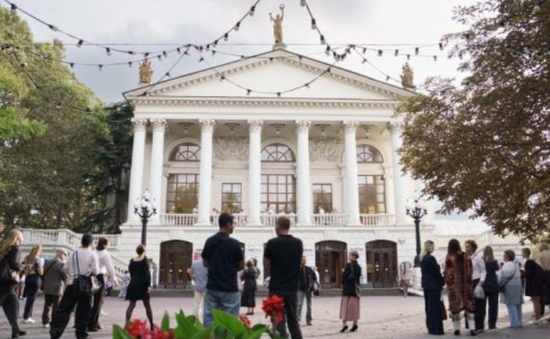 СЕВАСТОПОЛЬ. «Луначарский соловей» и 115 лет: как главный театр Севастополя отметил юбилей под сирены